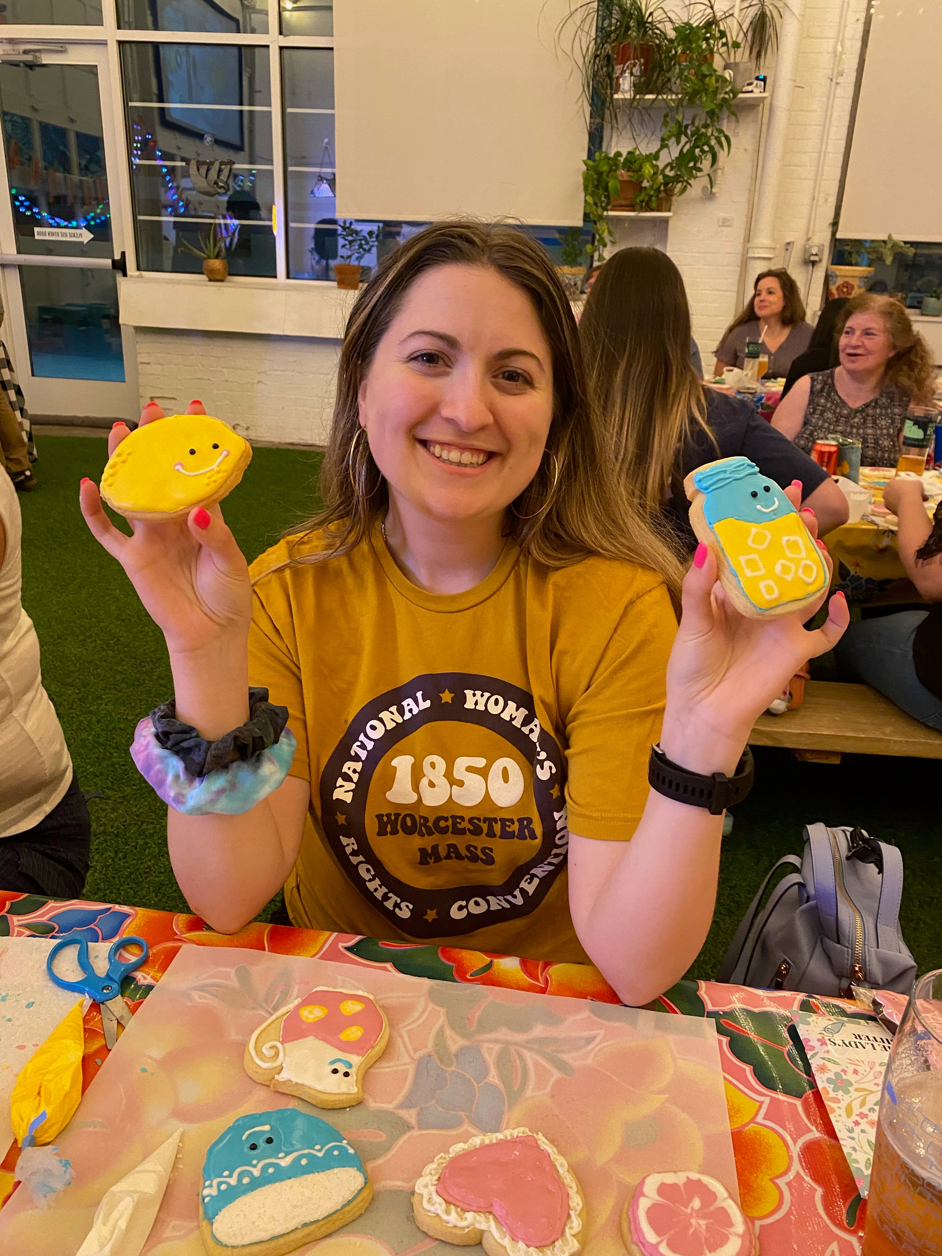 DIY cookie decorating class participant